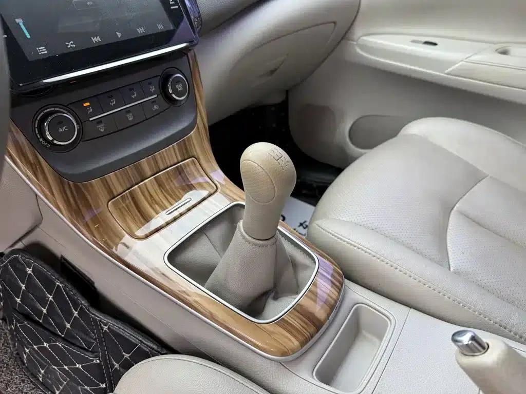 Nissan Sylphy 2012 1.6XL Manual Deluxe Edition — миниатюра 13