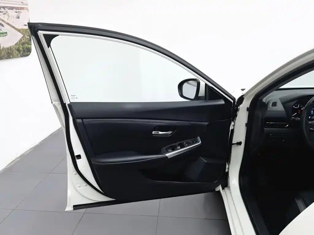 Nissan Sylphy 2021 1.6L XL CVT Enjoy Edition — миниатюра 8
