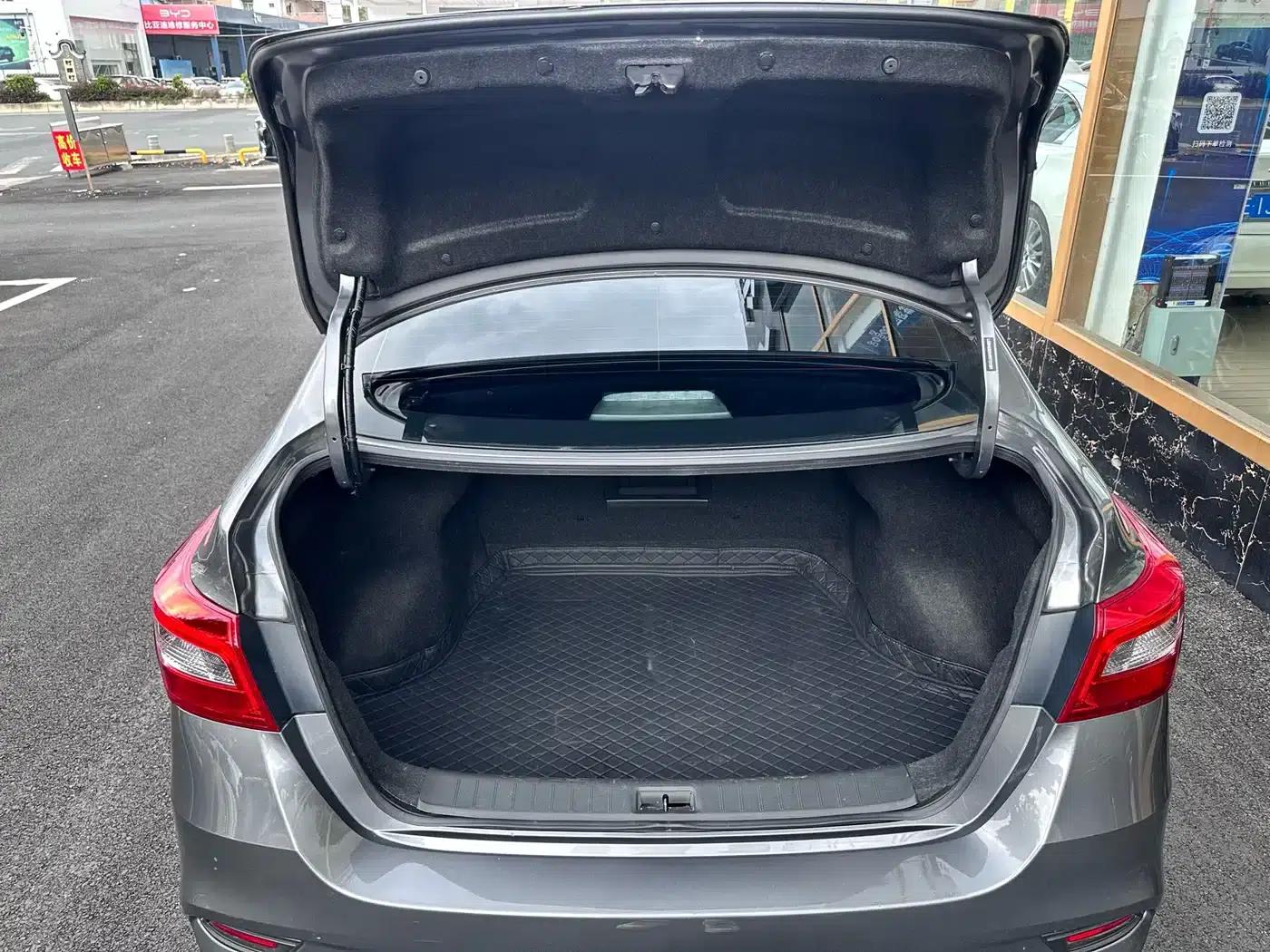 Nissan Sylphy 2024 Facelift Classic 1.6XL CVT Luxury Edition — миниатюра 7