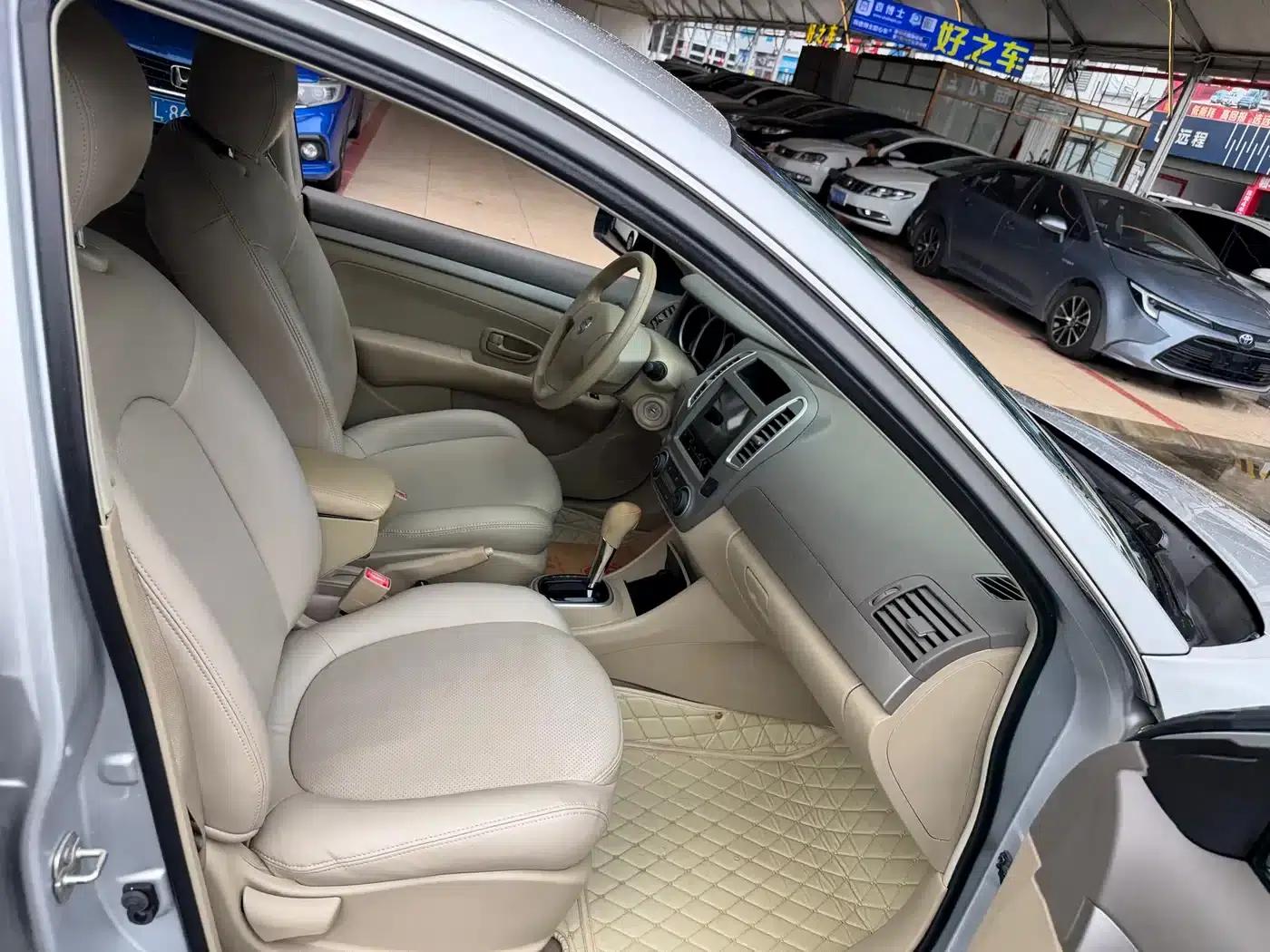 Nissan Sylphy 2019 Classic 1.6XE+ CVT Intelligent Leading Edition — миниатюра 16