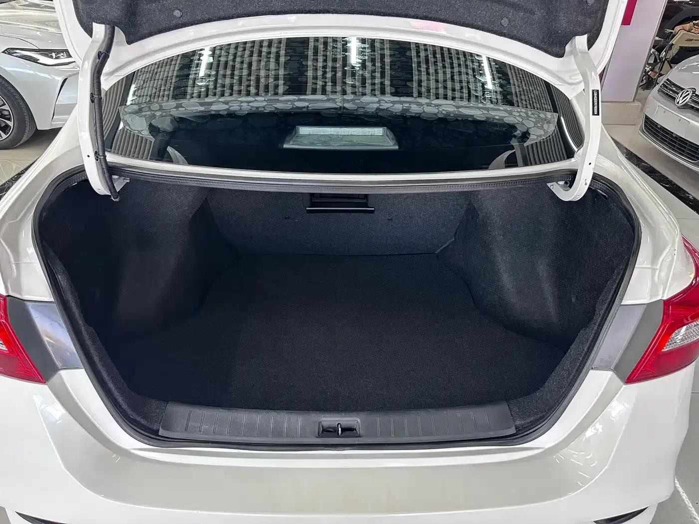 Nissan Sylphy 2019 1.6XV CVT Smart Connect Supreme Edition (China VI Emission Standard) — миниатюра 15