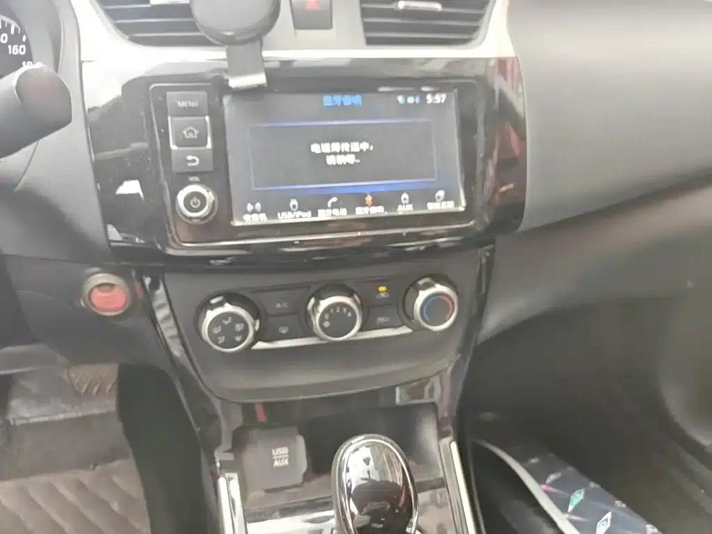 Nissan Sylphy 2016 1.6XL CVT Premium Edition — миниатюра 10