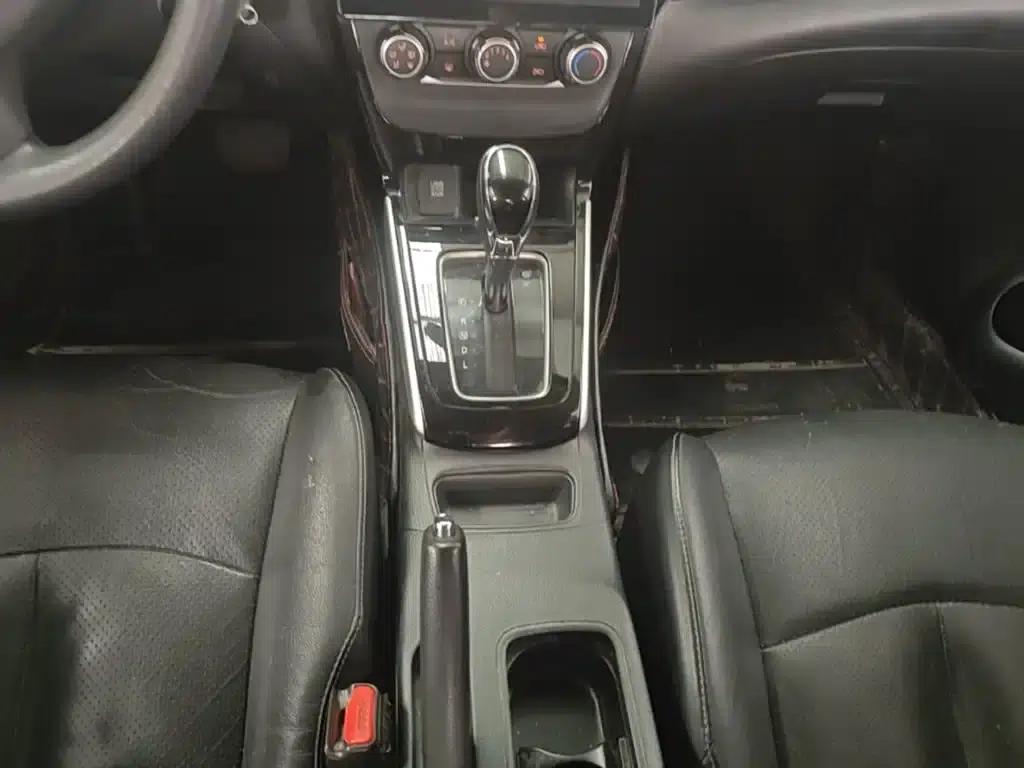 Nissan Sylphy 2016 1.6XL CVT Luxury Edition — миниатюра 14