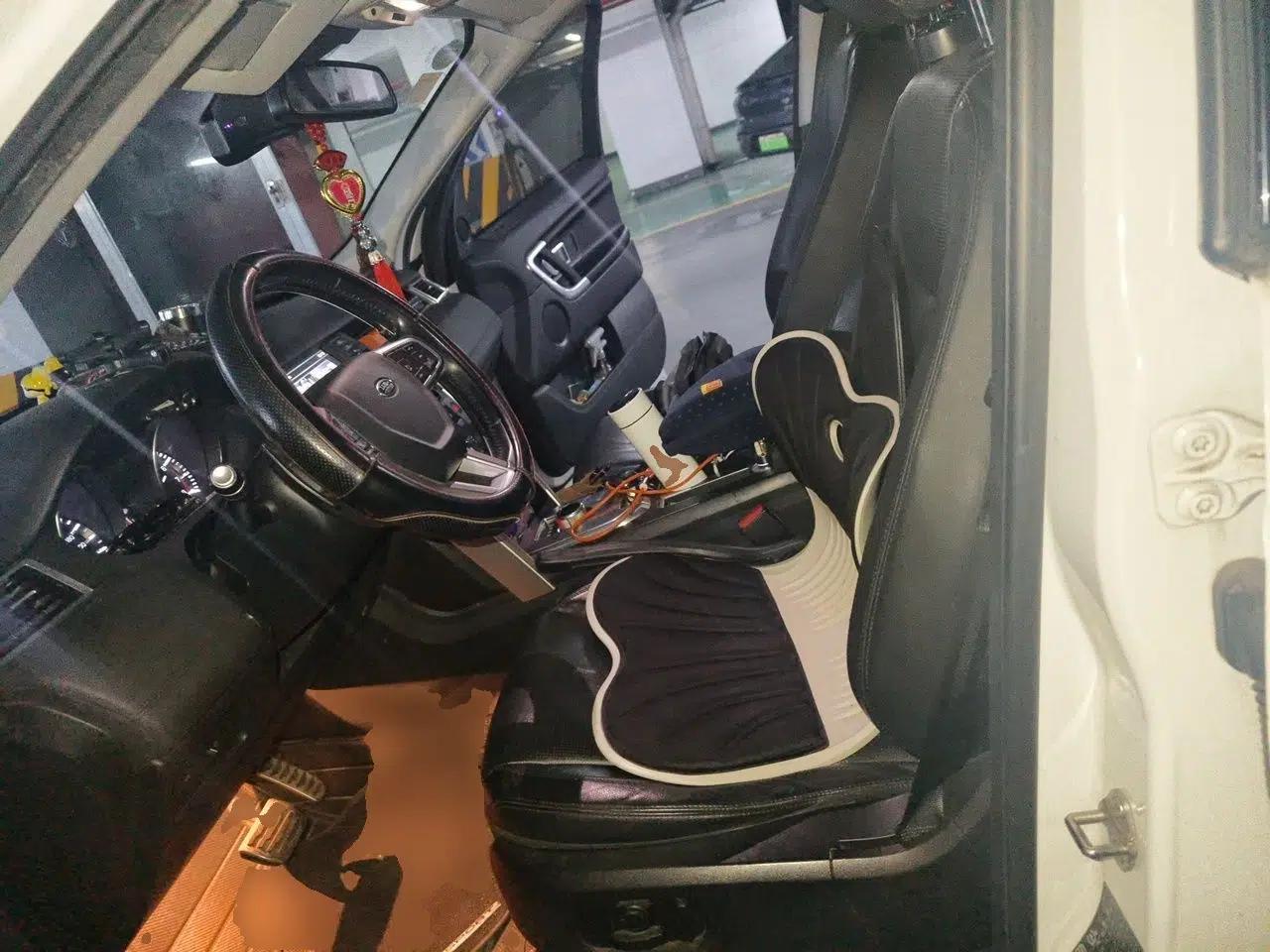 Land Rover Discovery Sport 2015 2.0T SE — миниатюра 15