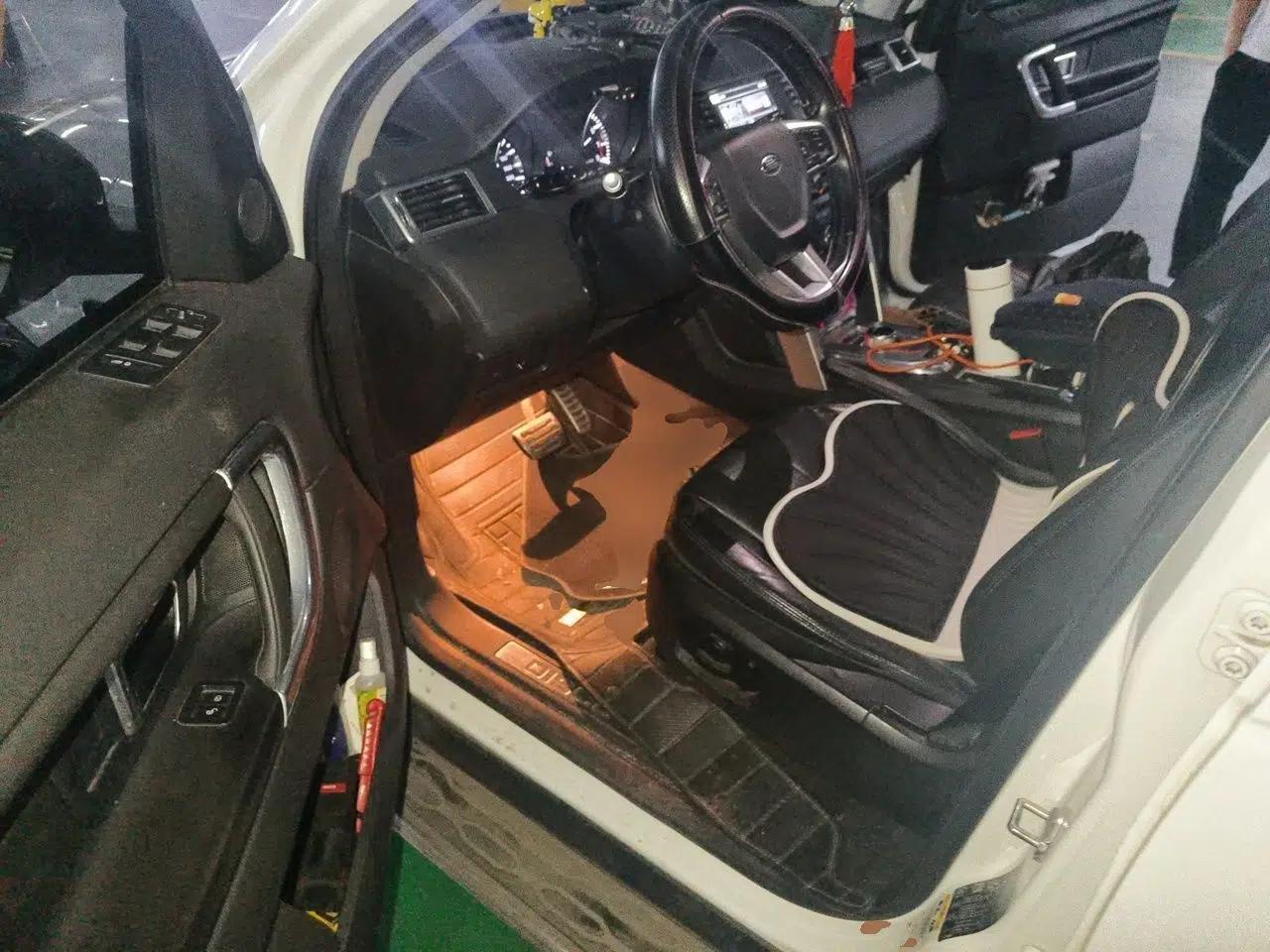 Land Rover Discovery Sport 2015 2.0T SE — миниатюра 16