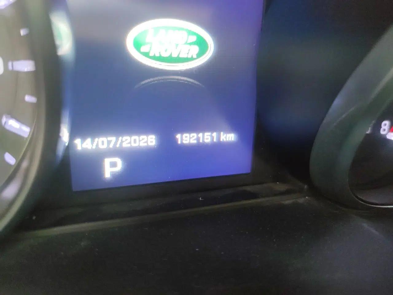 Land Rover Discovery Sport 2016 2.0T HSE — миниатюра 12