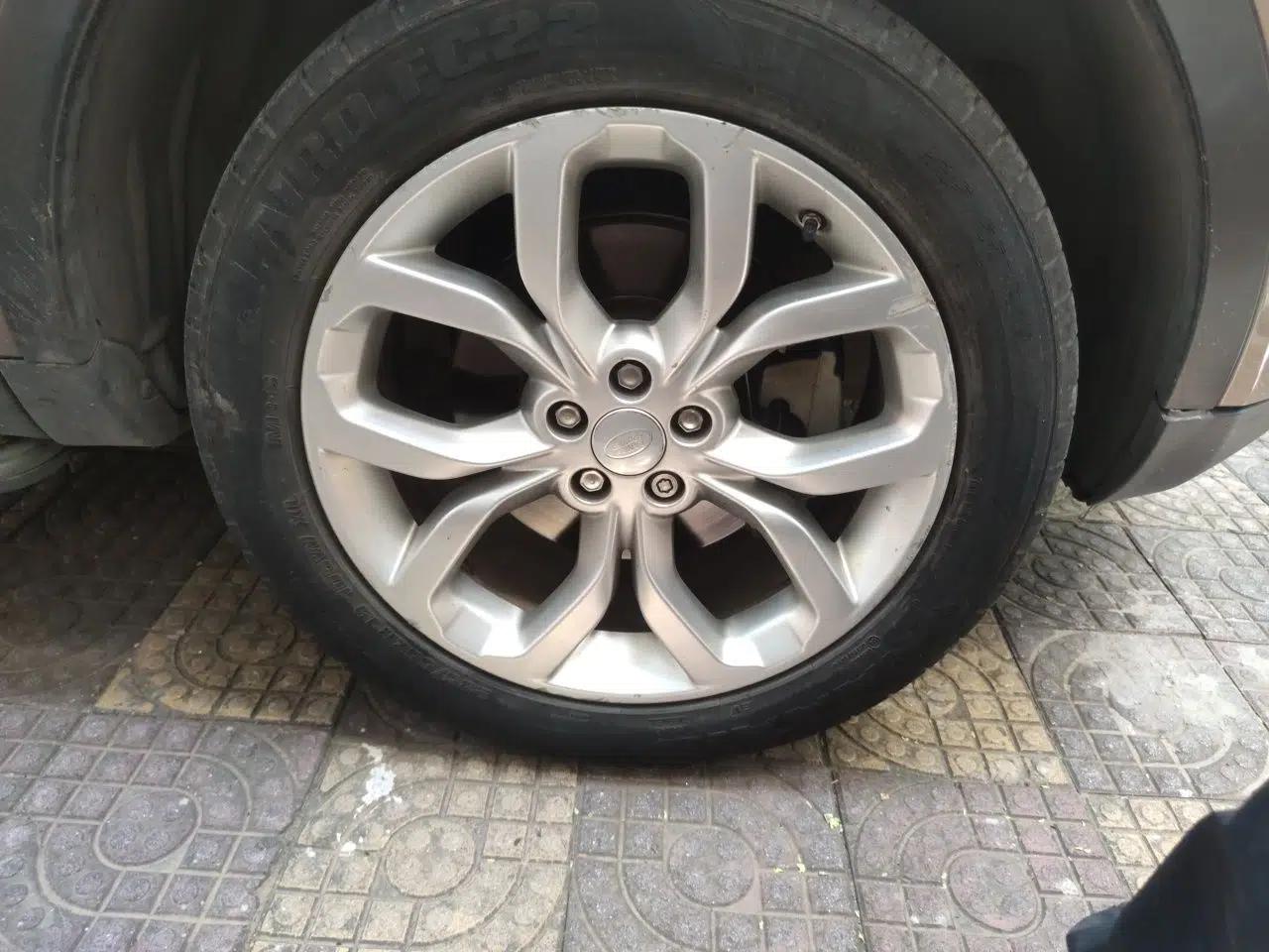 Land Rover Discovery Sport 2016 2.0T HSE — миниатюра 8