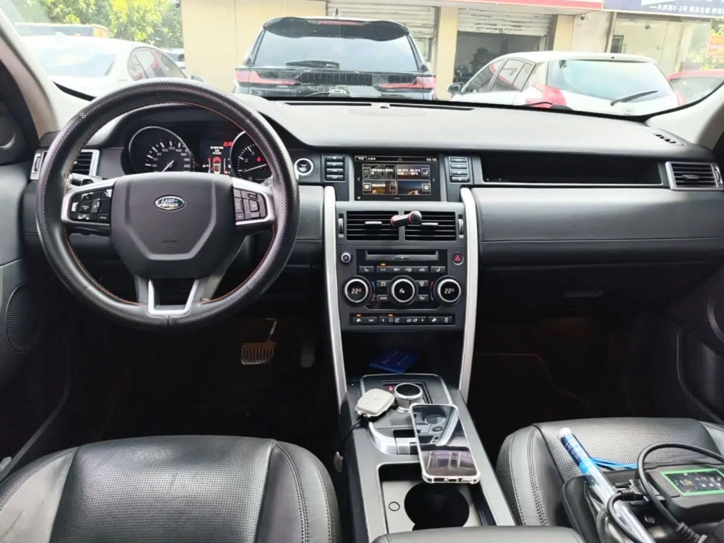 Land Rover Discovery Sport 2015 2.0T HSE LUXURY — миниатюра 12
