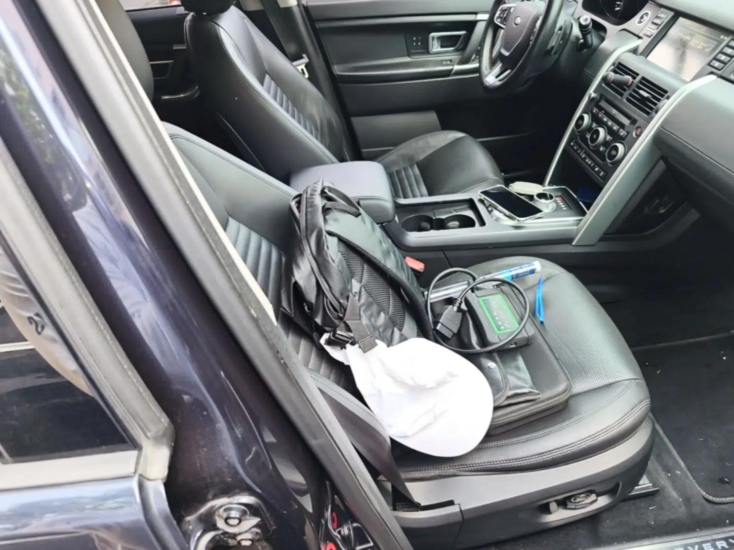 Land Rover Discovery Sport 2015 2.0T HSE LUXURY — миниатюра 19