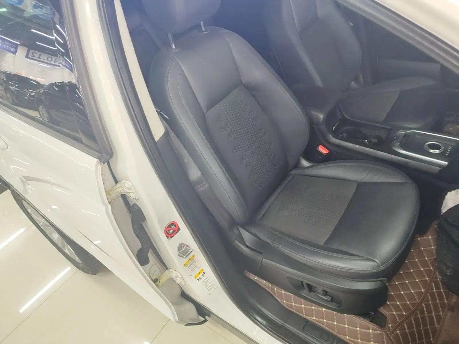 Land Rover Discovery Sport 2019 240 PS PURE Edition China V Standard — миниатюра 19