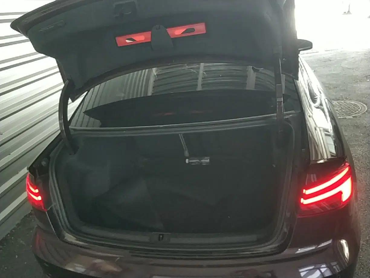 Audi A3 2018 30th Anniversary Edition Limousine 35 TFSI Ambition Model — миниатюра 22