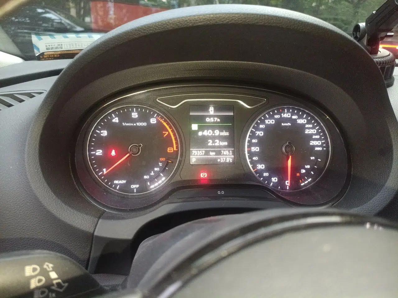Audi A3 2015 Sportback 40 TFSI Automatic Comfort Model — миниатюра 11