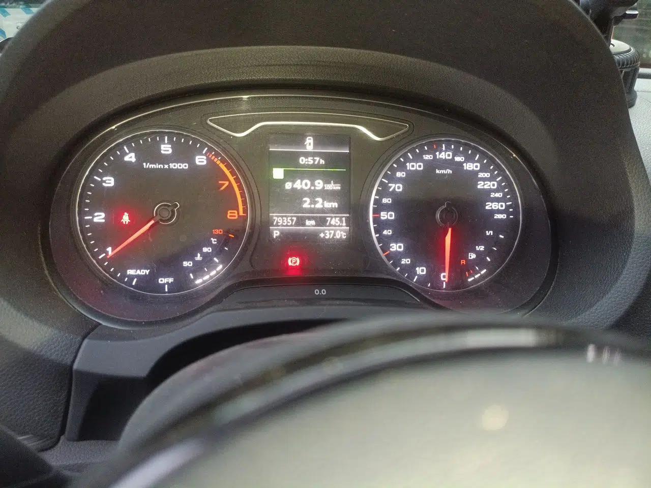 Audi A3 2015 Sportback 40 TFSI Automatic Comfort Model — миниатюра 12