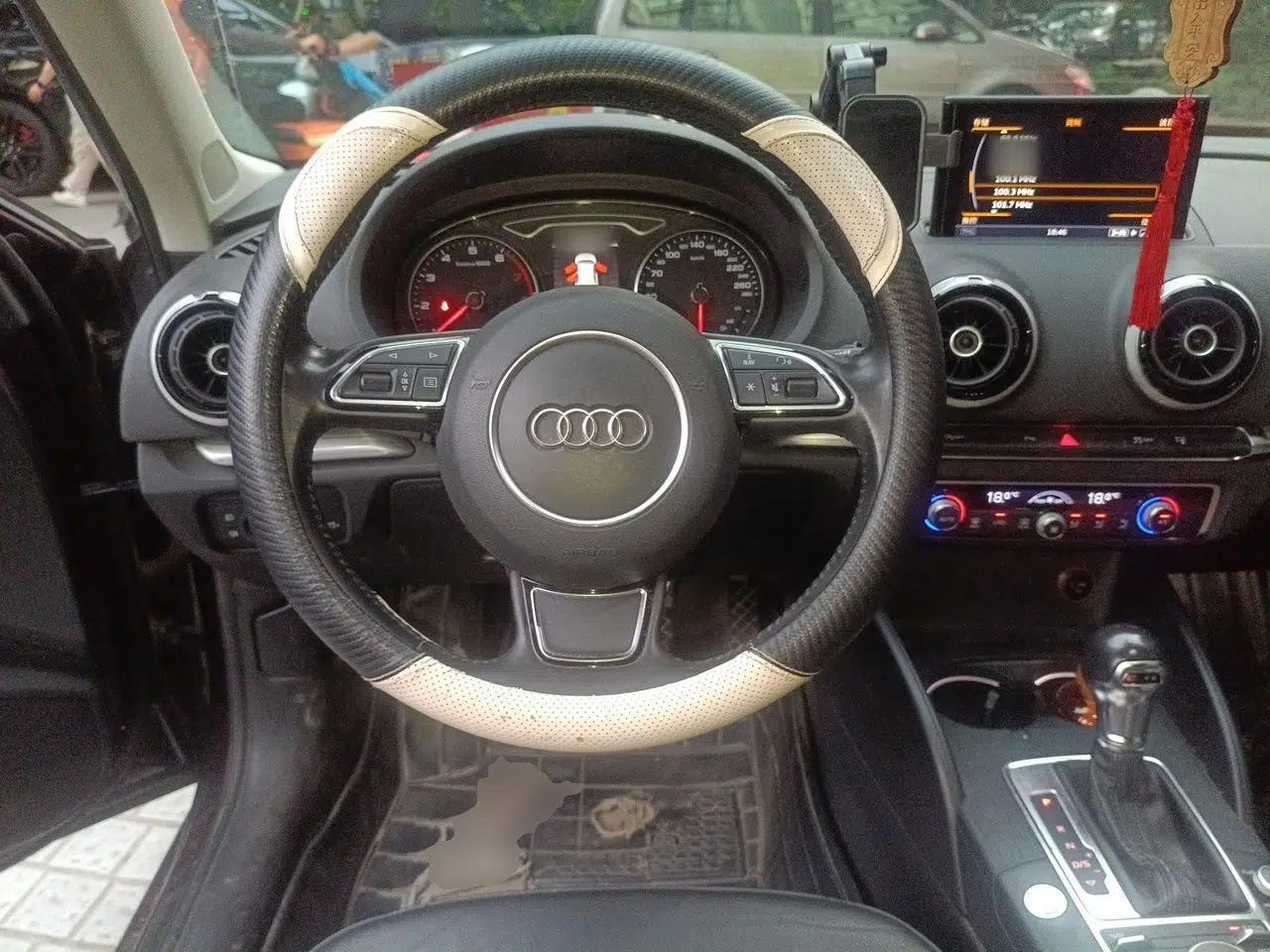 Audi A3 2015 Sportback 40 TFSI Automatic Comfort Model — миниатюра 10
