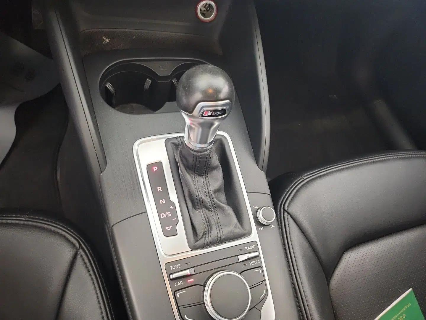 Audi A3 2015 Limousine 35 TFSI Millionth Anniversary Intelligent Leading Model — миниатюра 14