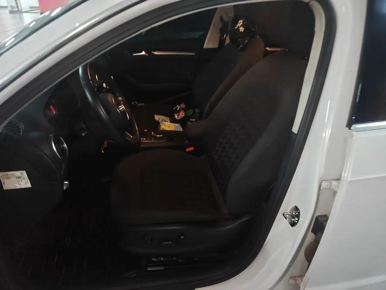 Audi A3 2015 Sportback 35 TFSI Millionth Anniversary Intelligent Leading Model — миниатюра 15