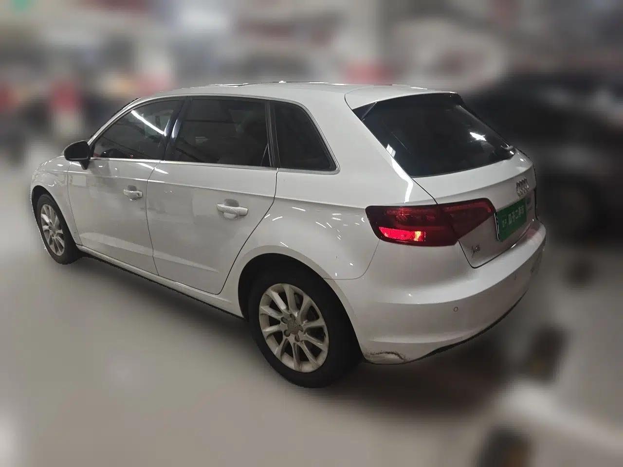 Audi A3 2015 Sportback 35 TFSI Millionth Anniversary Intelligent Leading Model — миниатюра 4