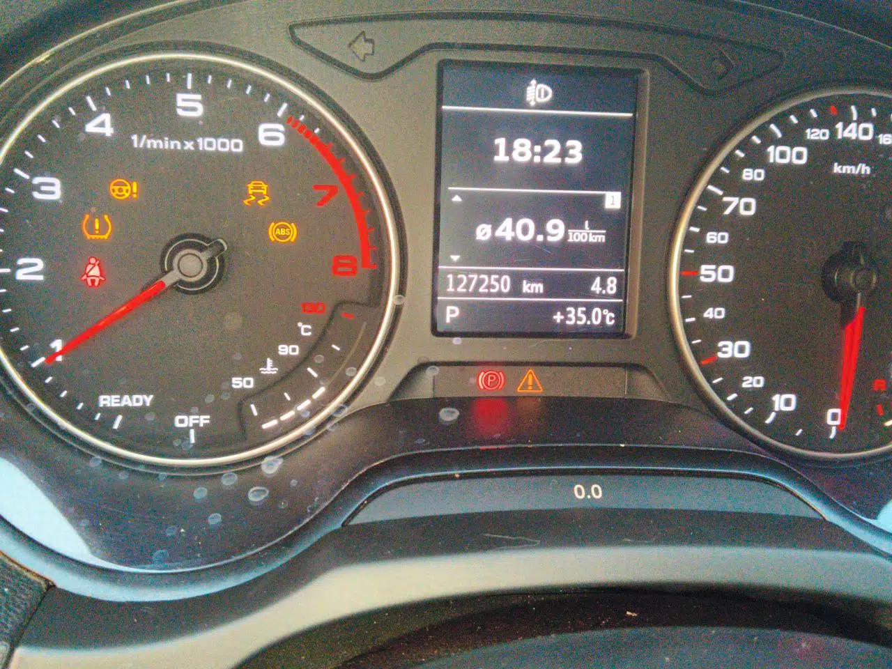 Audi A3 2015 Sportback 35 TFSI Millionth Anniversary Intelligent Leading Model — миниатюра 12
