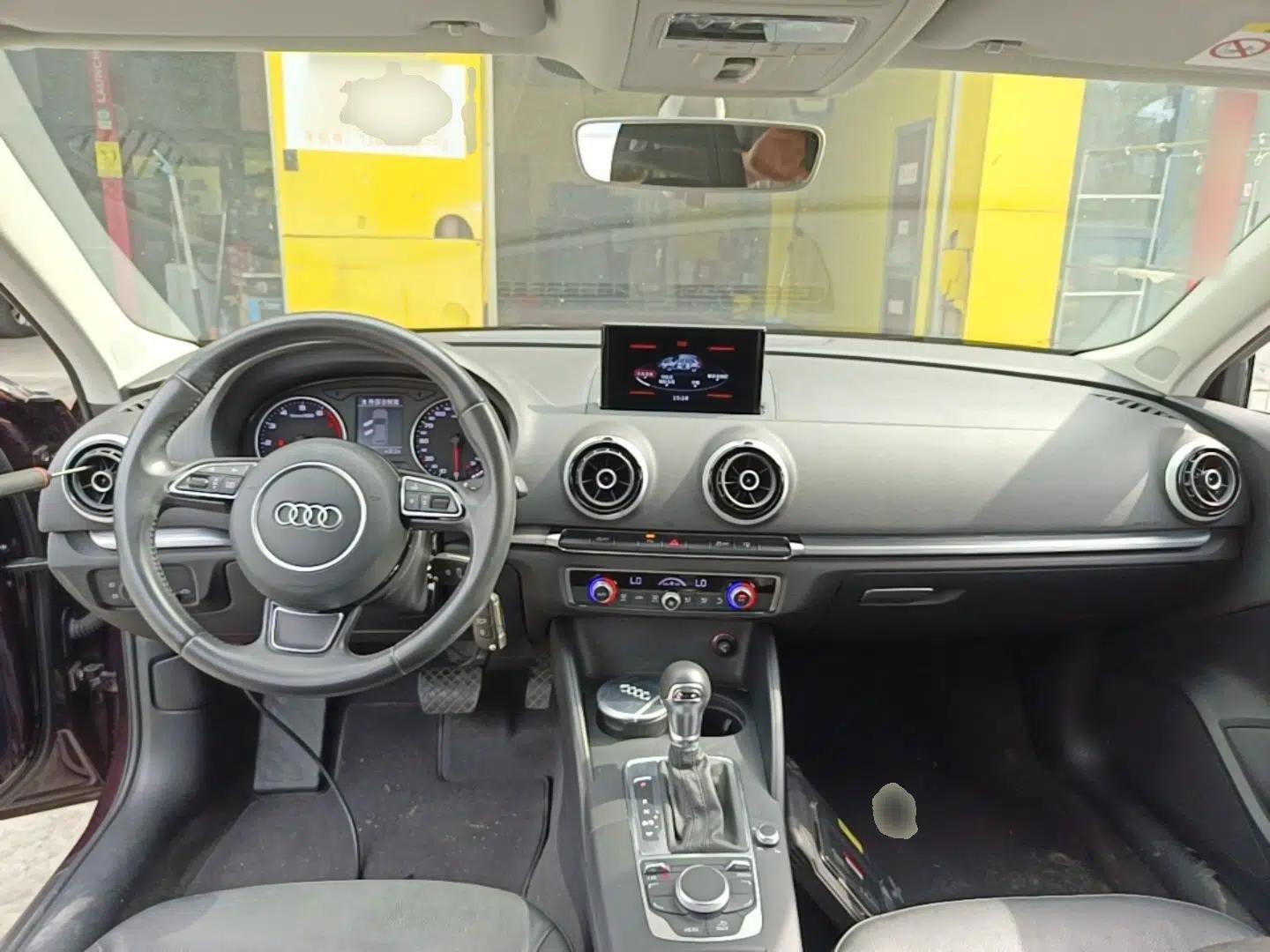 Audi A3 2015 Sportback 35 TFSI Millionth Anniversary Comfort Model — миниатюра 12
