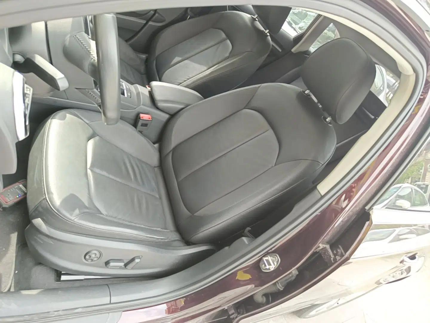 Audi A3 2015 Sportback 35 TFSI Millionth Anniversary Comfort Model — миниатюра 17