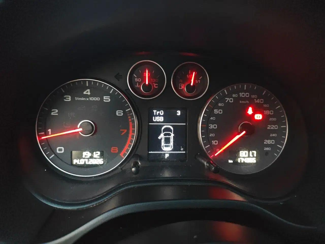 Audi A3 2012 Sportback 1.4T Luxury Model — миниатюра 11