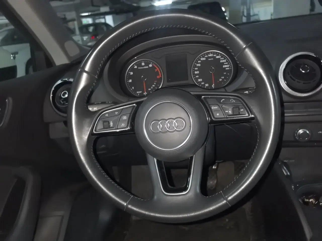 Audi A3 2018 30th Anniversary Edition Sportback 35 TFSI Fashion Model — миниатюра 10