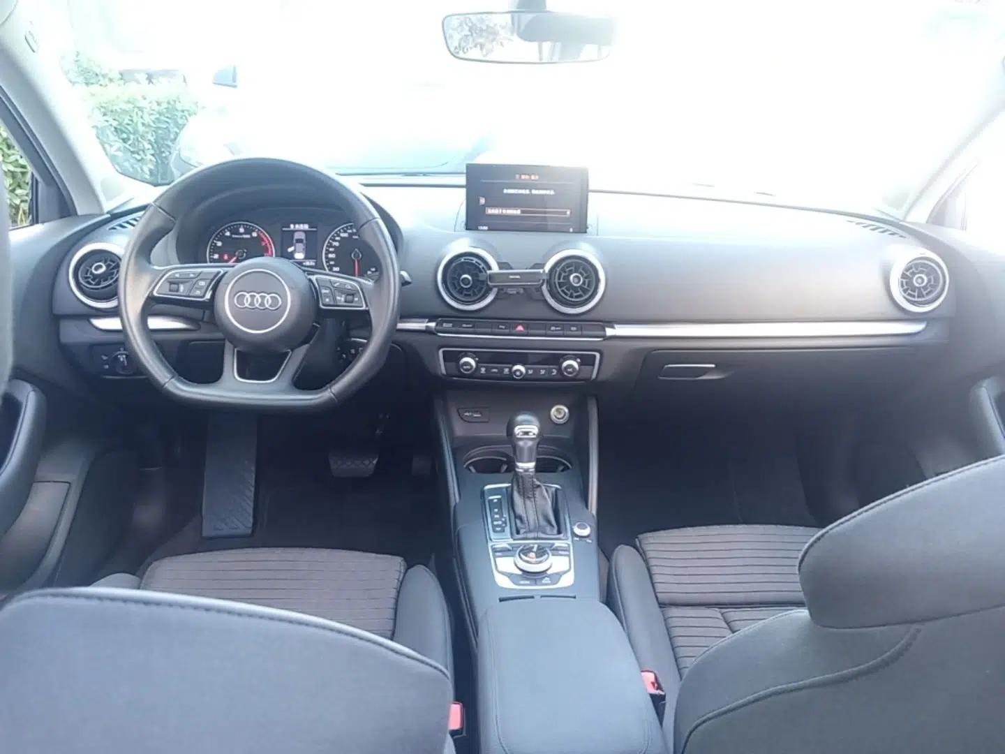 Audi A3 2018 30th Anniversary Edition Sportback 35 TFSI Sport Model — миниатюра 12