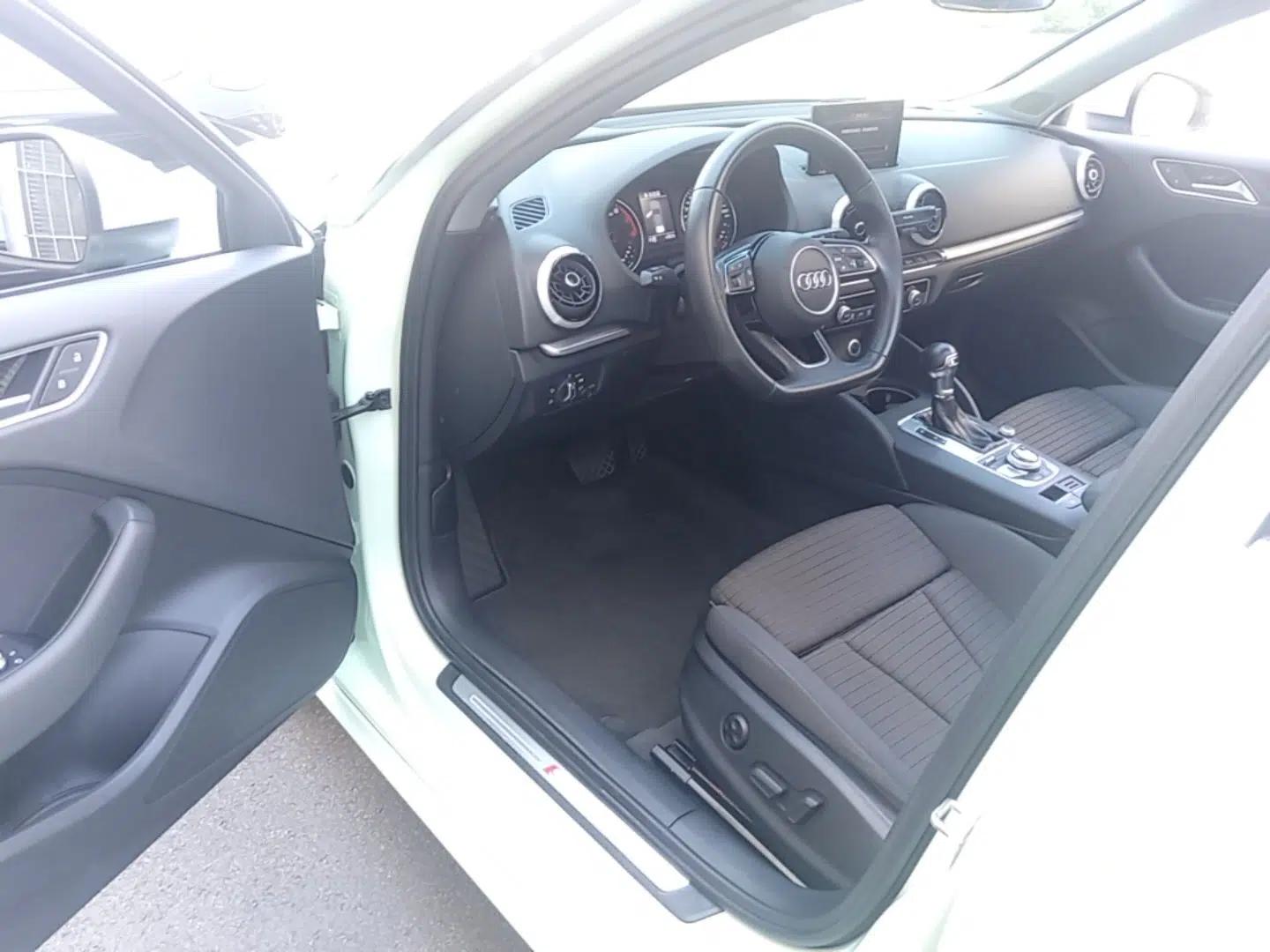 Audi A3 2018 30th Anniversary Edition Sportback 35 TFSI Sport Model — миниатюра 18