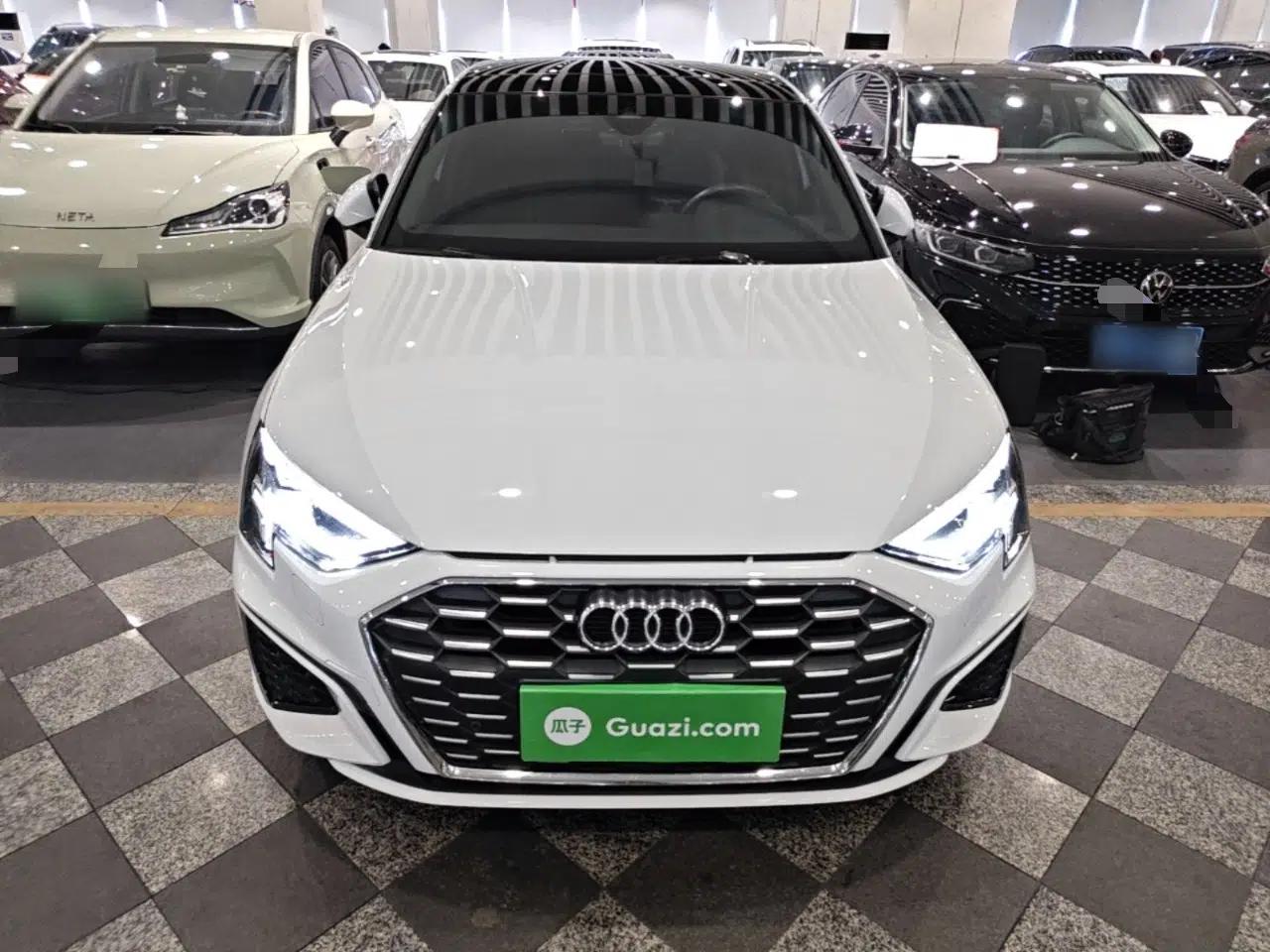 Audi A3 2021 Sportback 35 TFSI Fashionable Sports Model — миниатюра 2