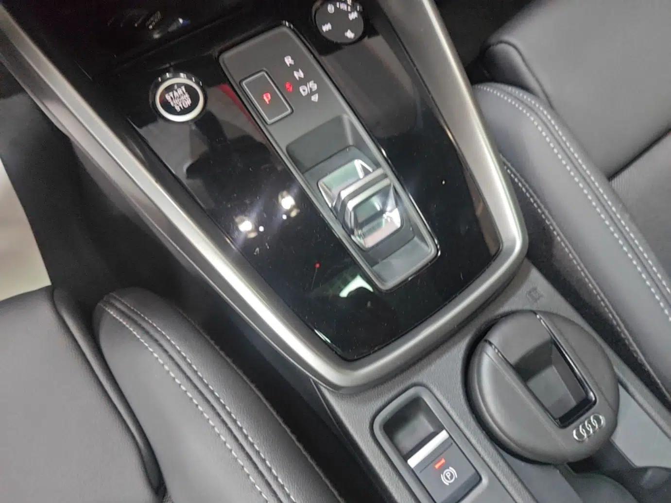 Audi A3 2021 Sportback 35 TFSI Fashionable Sports Model — миниатюра 16