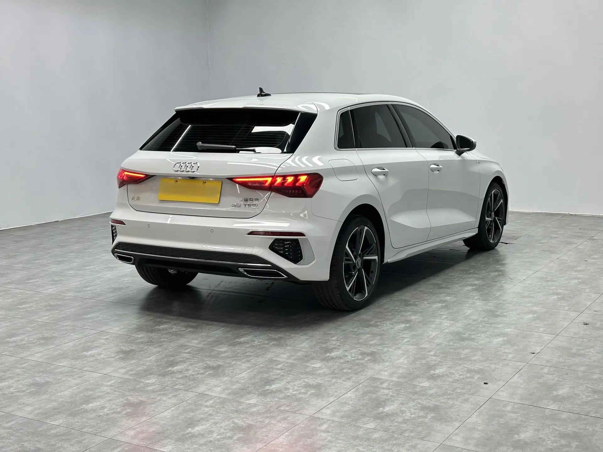 Audi A3 2022 Sportback 35 TFSI Fashionable Sports Model — миниатюра 17