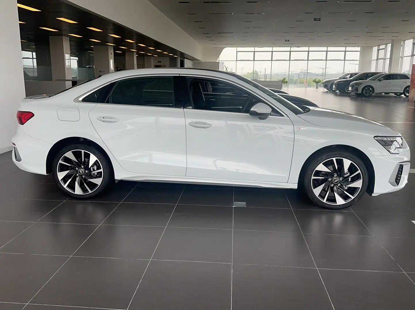 Audi A3 2024 A3L Limousine 35 TFSI Fashion Sport Model — миниатюра 4