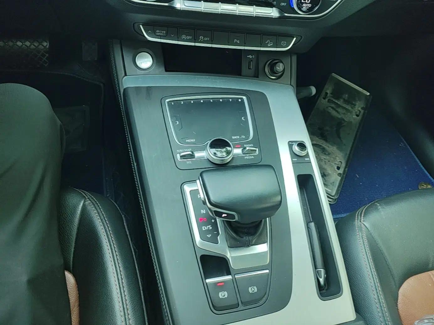 Audi Q5L 2020 Updated 40 TFSI Prestige Fashion Edition — миниатюра 16