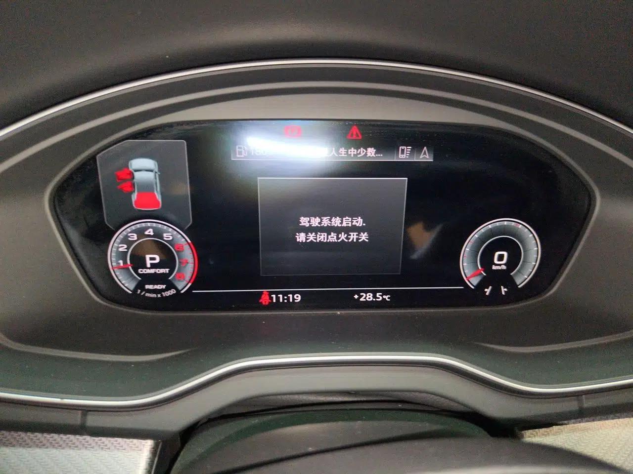 Audi Q5L 2022 40T Luxury Dynamic Model — миниатюра 11