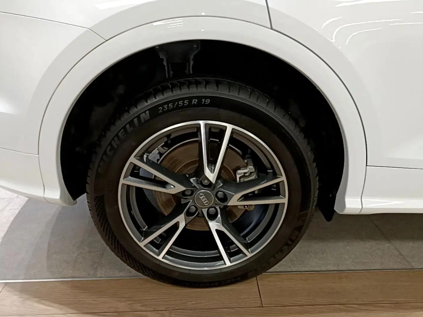 Audi Q5L 2020 Updated 40 TFSI Prestige Fashion Edition — миниатюра 11