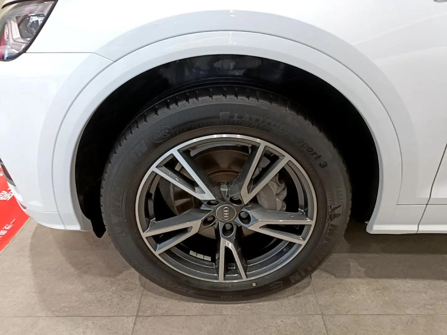 Audi Q5L 2020 Updated 40 TFSI Prestige Fashion Edition — миниатюра 15
