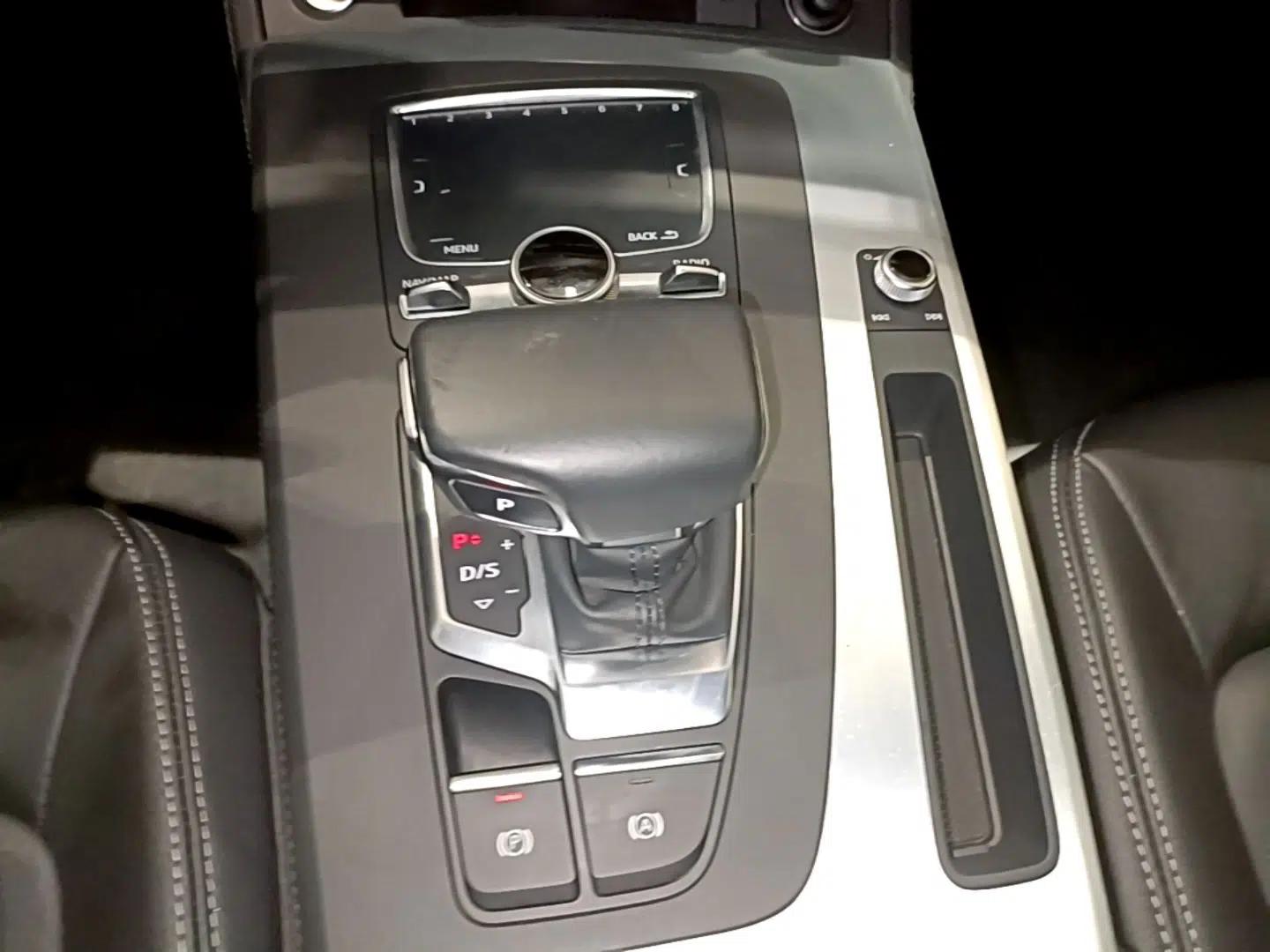Audi Q5L 2020 Updated 40 TFSI Prestige Fashion Edition — миниатюра 21