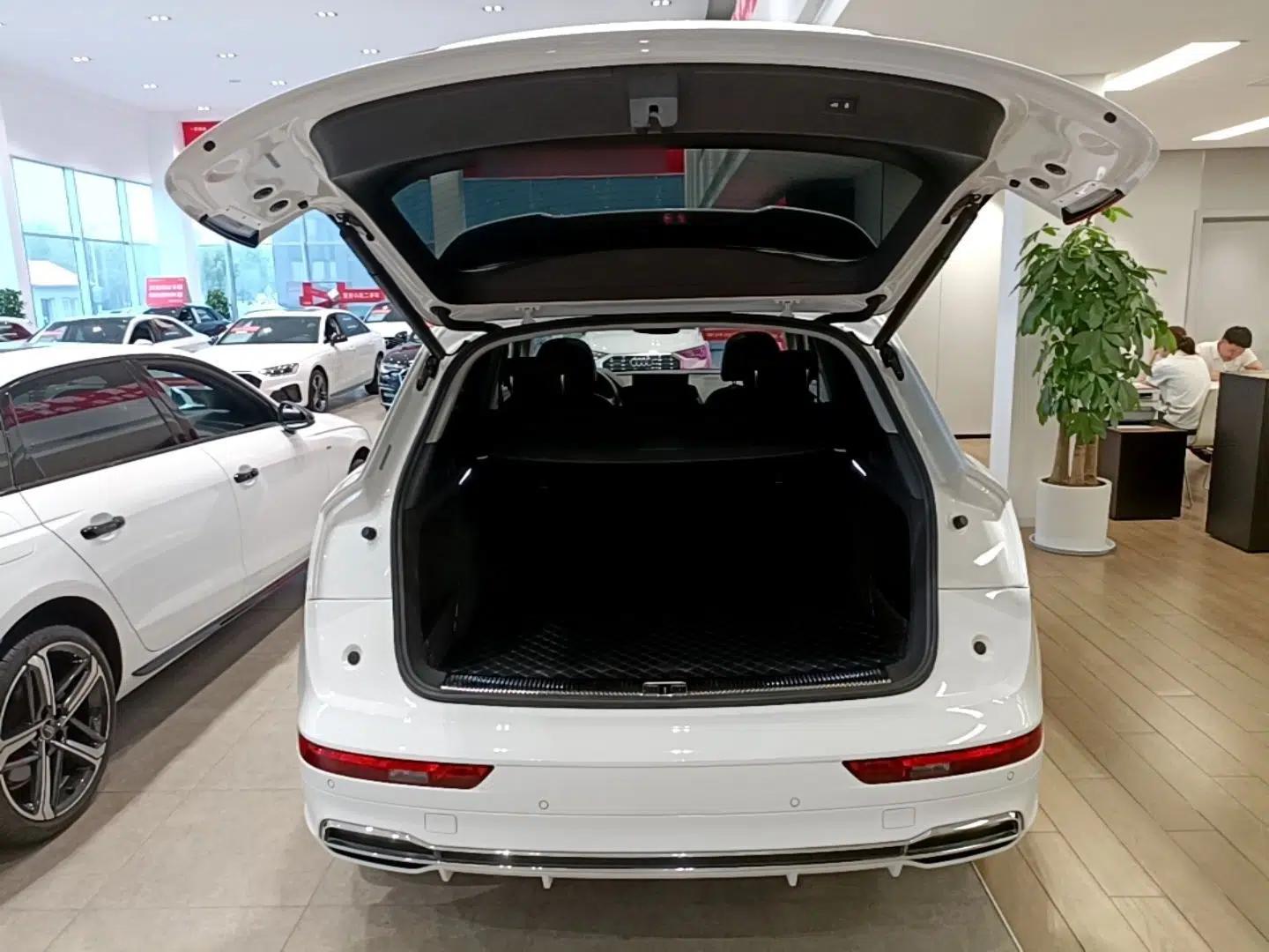 Audi Q5L 2020 Updated 40 TFSI Prestige Fashion Edition — миниатюра 27