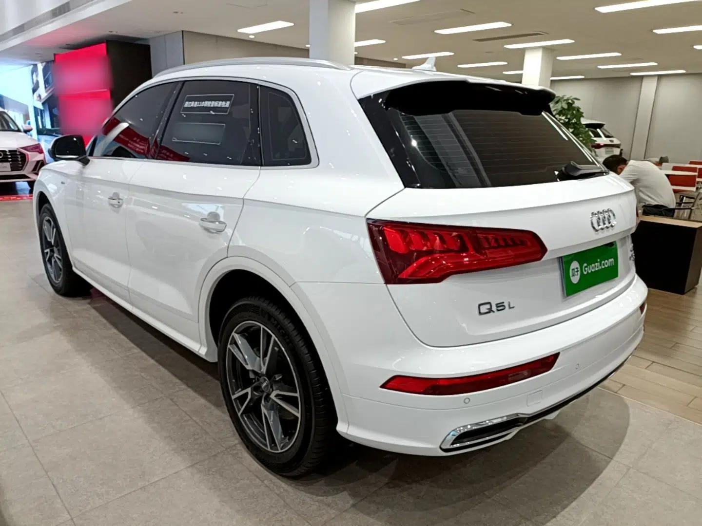 Audi Q5L 2020 Updated 40 TFSI Prestige Fashion Edition — миниатюра 4
