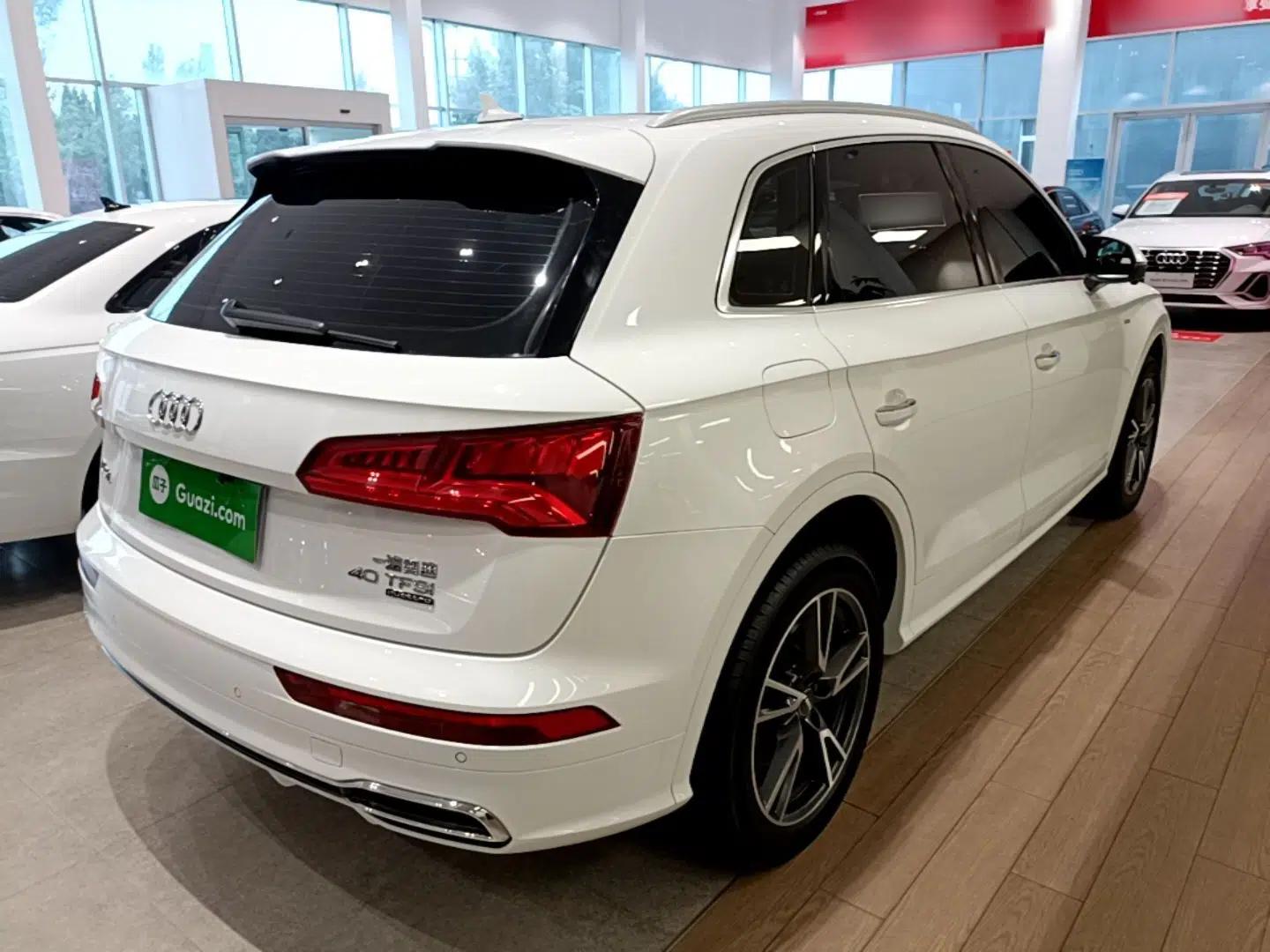 Audi Q5L 2020 Updated 40 TFSI Prestige Fashion Edition — миниатюра 6