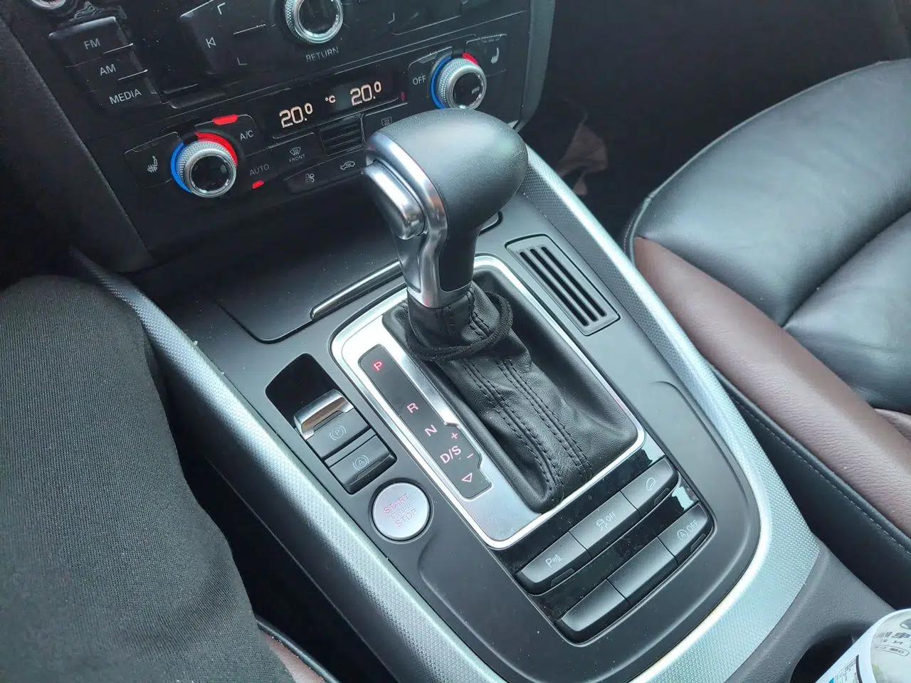 Audi Q5 2018 Collector's Edition 40 TFSI Technology Model — миниатюра 14