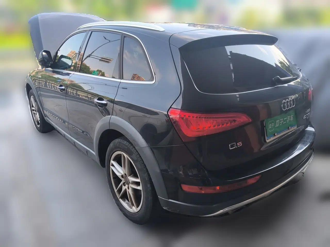 Audi Q5 2018 Collector's Edition 40 TFSI Technology Model — миниатюра 4