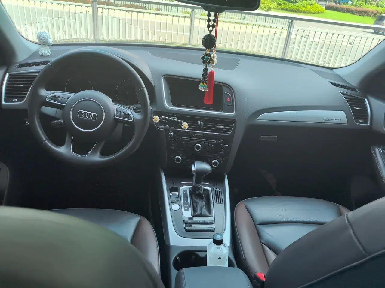 Audi Q5 2018 Collector's Edition 40 TFSI Technology Model — миниатюра 9