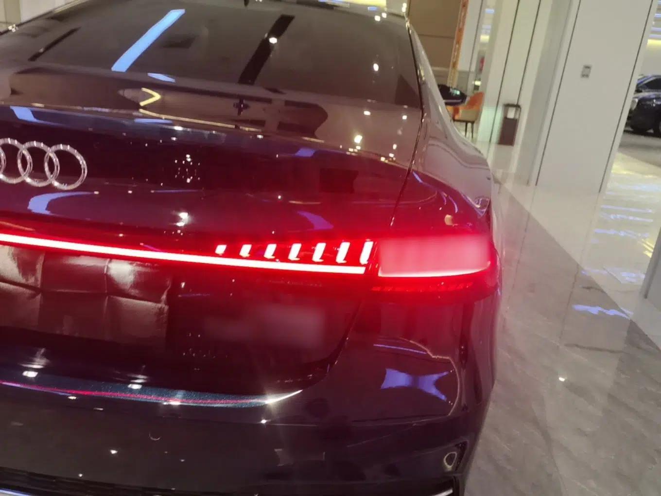 Audi A7L 2024 45TFSI S-line Dream-Building Edition Flow Crystal Package — миниатюра 14