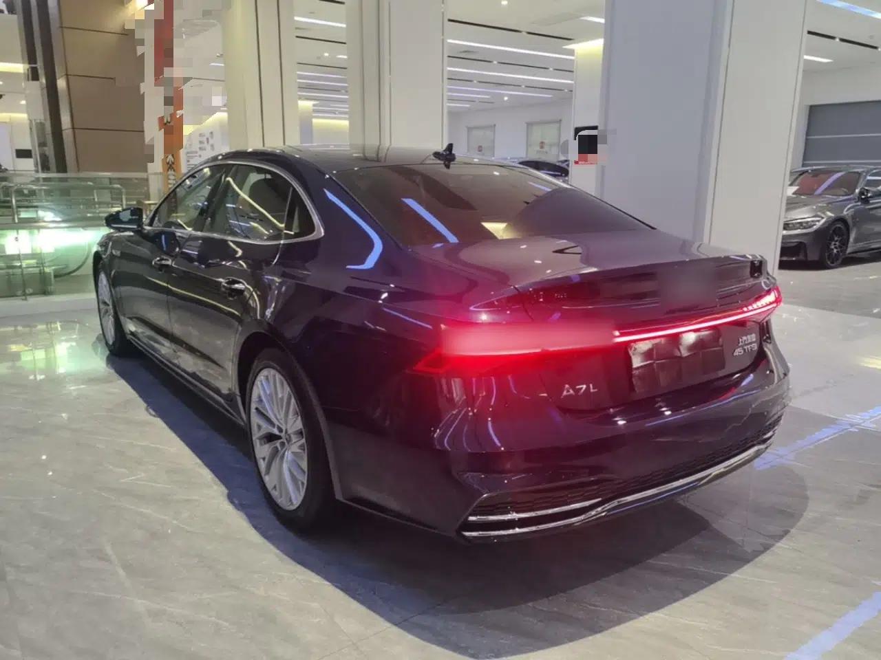 Audi A7L 2024 45TFSI S-line Dream-Building Edition Flow Crystal Package — миниатюра 4