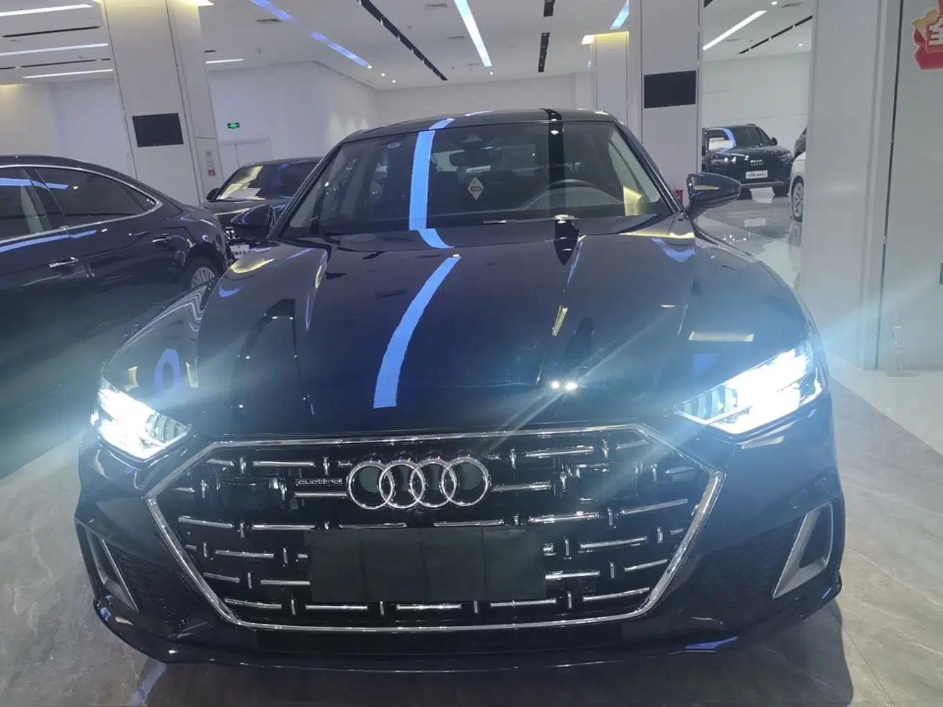 Audi A7L 2024 45TFSI S-line Dream-Building Edition Flow Crystal Package — миниатюра 2