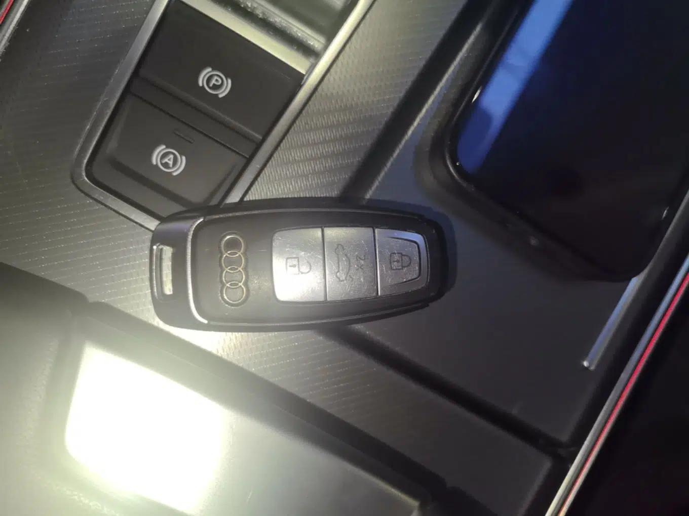 Audi A7L 2024 45TFSI S-line Dream-Building Edition Flow Crystal Package — миниатюра 28