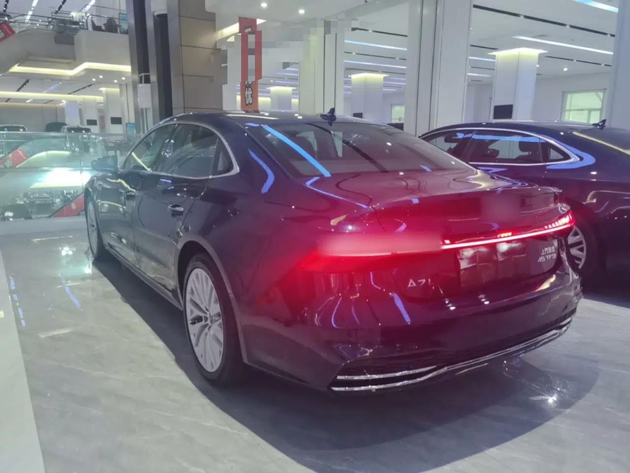 Audi A7L 2024 45TFSI S-line Dream-Building Edition Flow Crystal Package — миниатюра 4