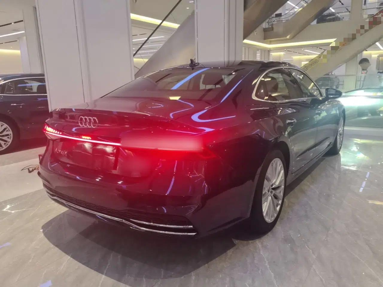 Audi A7L 2024 45TFSI S-line Dream-Building Edition Flow Crystal Package — миниатюра 6