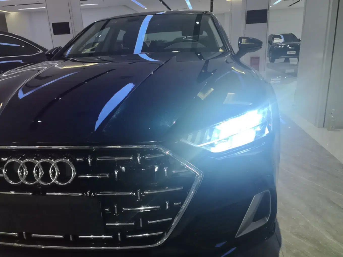 Audi A7L 2024 45TFSI S-line Dream-Building Edition Flow Crystal Package — миниатюра 8